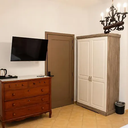 Séjour chez l'habitant Charming Double With Pool In *