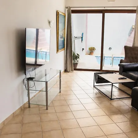 Charming Double With Pool In Séjour chez l'habitant Marsaxlokk