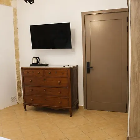 Charming Double With Pool In Séjour chez l'habitant Marsaxlokk