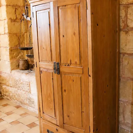 Charming Double With Pool In Séjour chez l'habitant Marsaxlokk