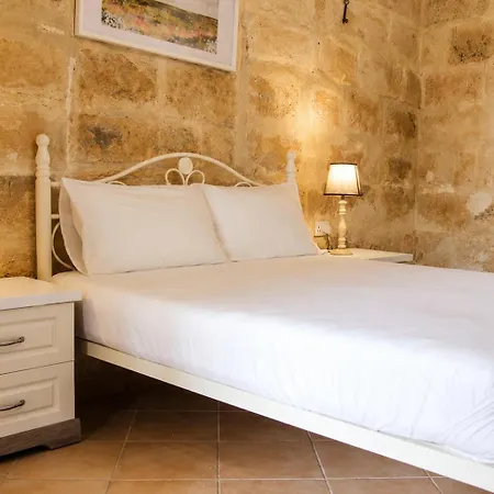 Séjour chez l'habitant Charming Double With Pool In