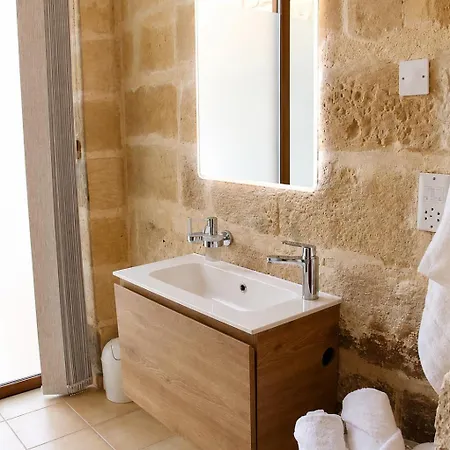 Charming Double With Pool In Marsaxlokk