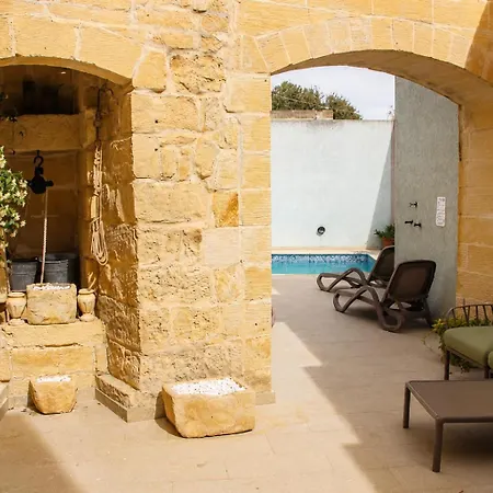 Séjour chez l'habitant Charming Double With Pool In *